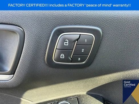 Used 2025 Ford Escape Platinum AWD/4WD image 25