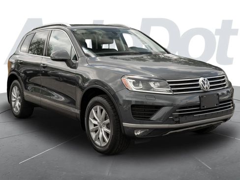 Used 2016 Volkswagen Touareg Sport AWD/4WD image 4