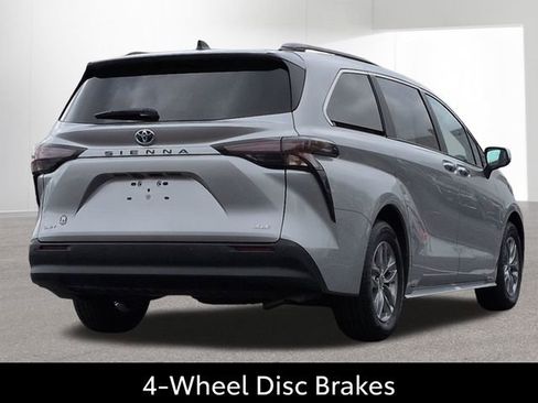 Certified 2025 Toyota Sienna XLE FWD image 7