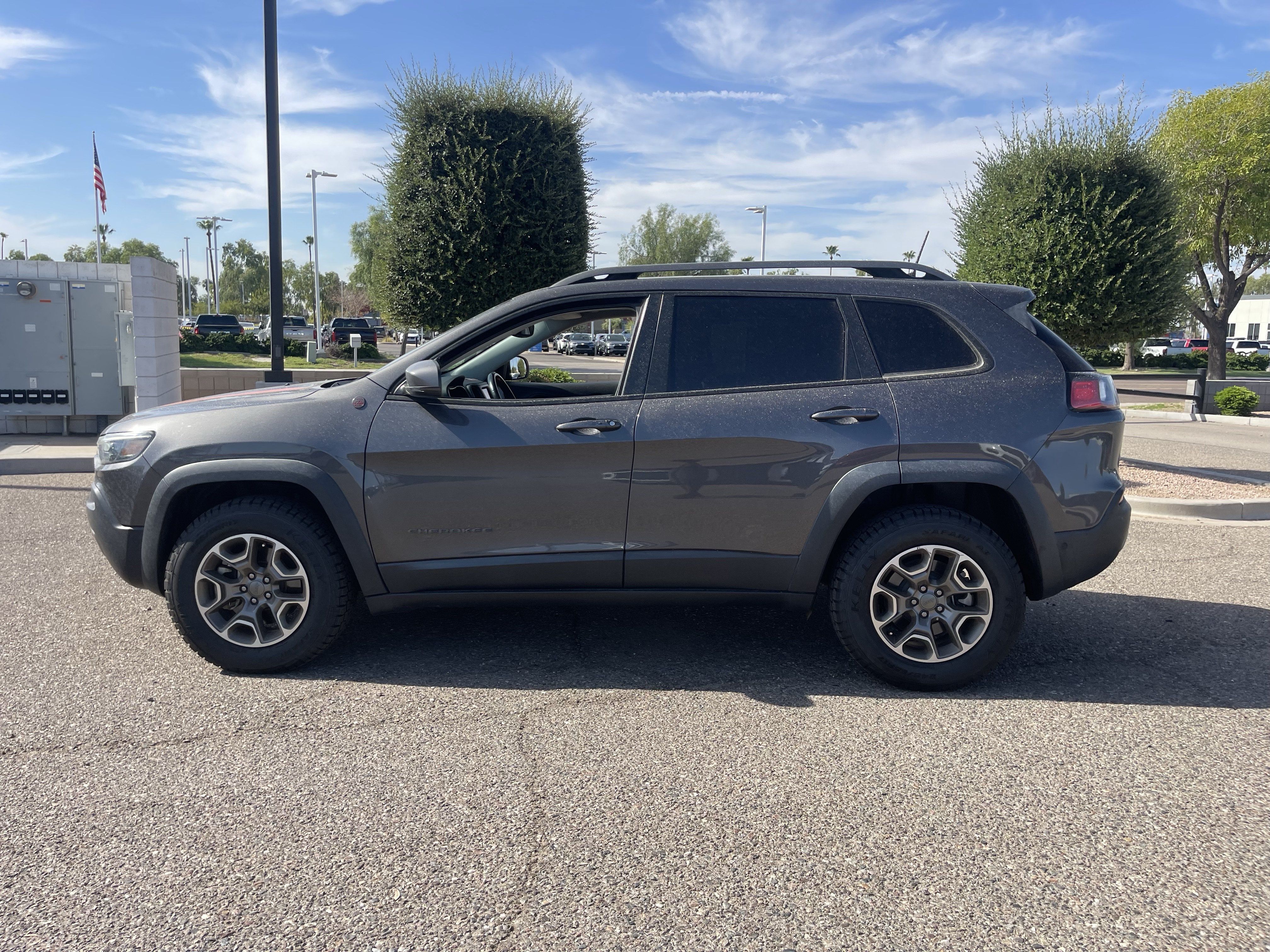 Used 2021 Jeep Cherokee Trailhawk w/ Sun, Sound & Nav Group AWD/4WD image 3