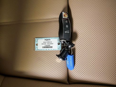 New 2026 Porsche Macan image 26