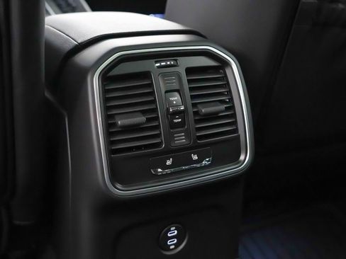 Certified 2026 Porsche Macan AWD/4WD image 19
