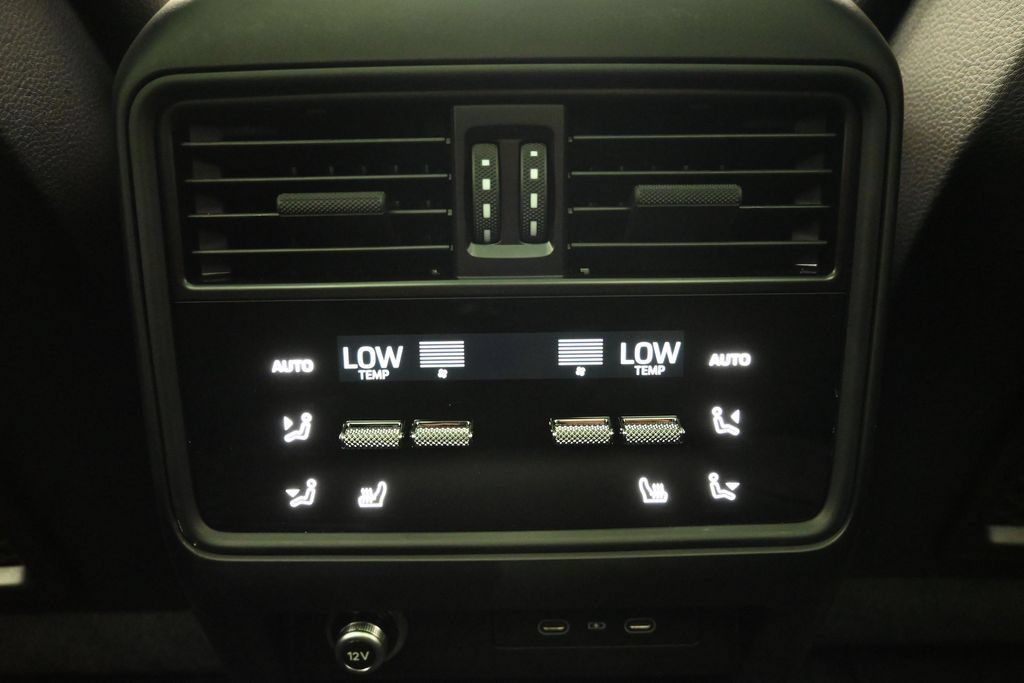 Used 2026 Porsche Cayenne AWD/4WD image 20