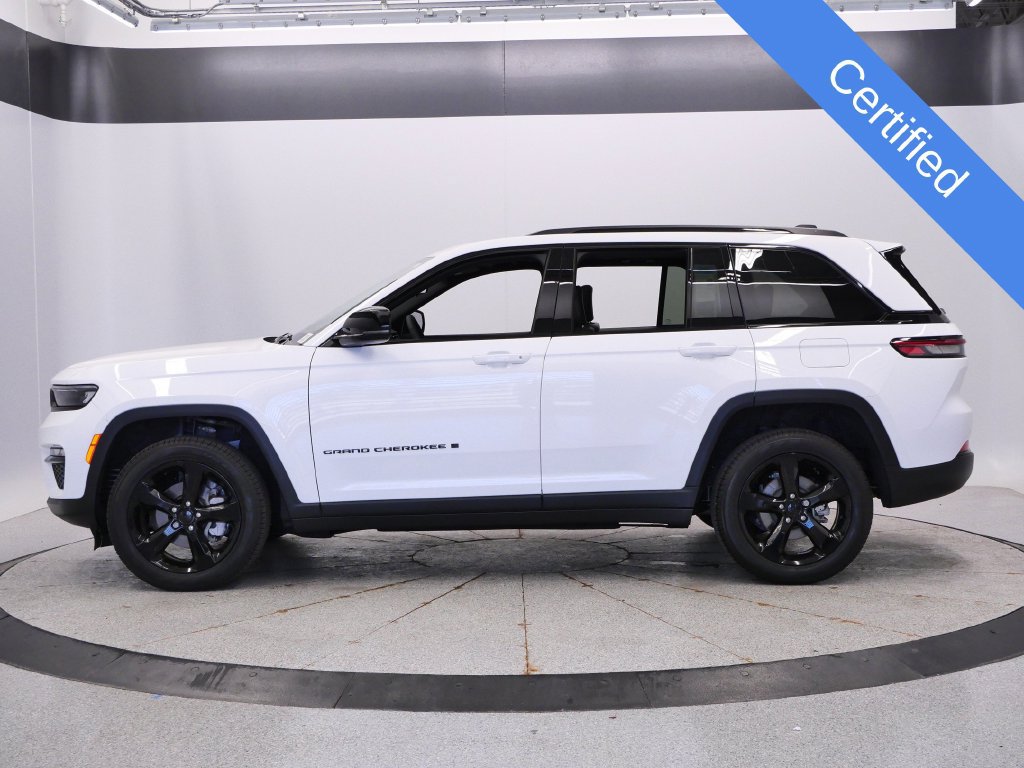 Certified 2024 Jeep Grand Cherokee Limited w/ Black Appearance Package AWD/4WD image 2