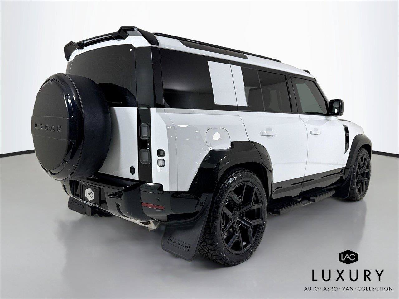 Used 2026 Land Rover Defender 110 X-Dynamic SE AWD/4WD image 5