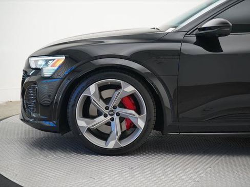Certified 2024 Audi SQ8 e-tron Premium Plus w/ Black Optic Package AWD/4WD image 2