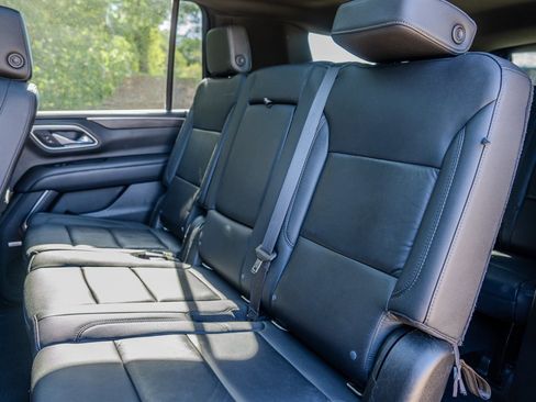 Used 2021 Chevrolet Suburban LT RWD image 30