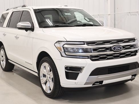 Certified 2024 Ford Expedition Platinum image 4