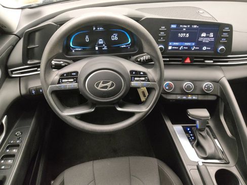 Used 2025 Hyundai Elantra SE FWD image 22