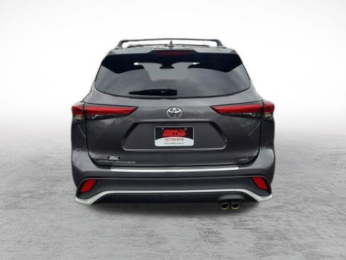 Used 2023 Toyota Highlander XSE FWD image 7
