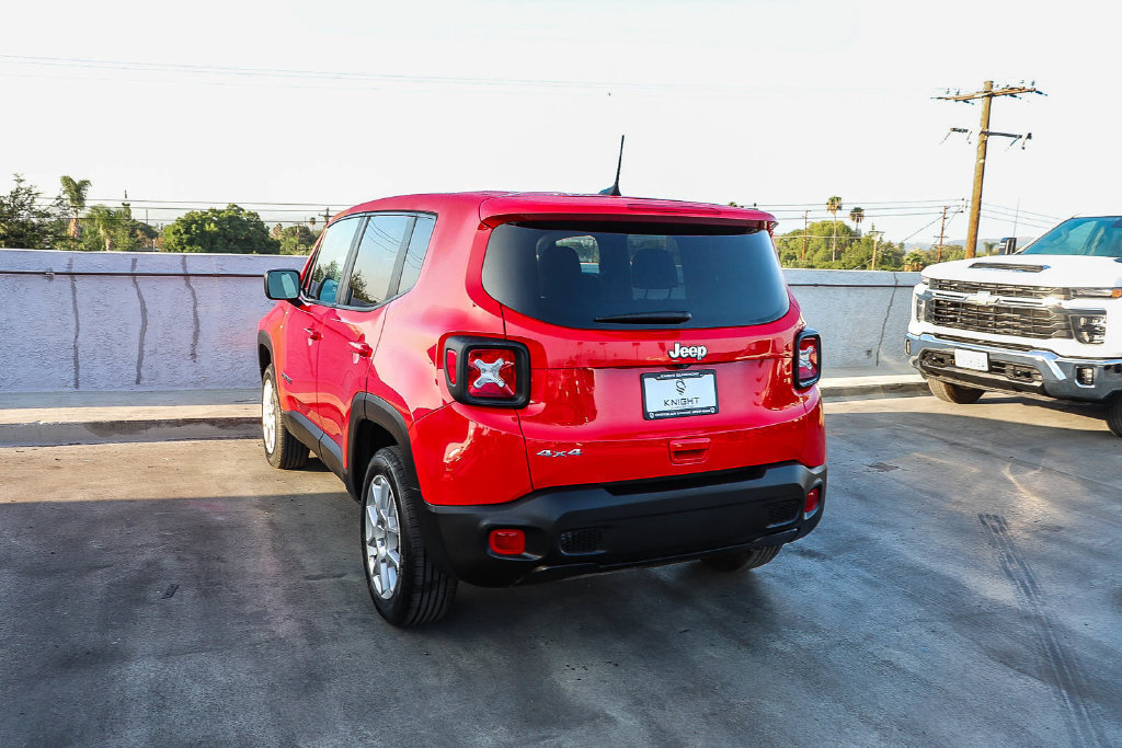 Used 2023 Jeep Renegade Latitude AWD/4WD image 7