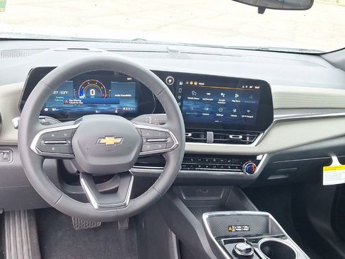 New 2026 Chevrolet Equinox LT w/ Convenience Package II image 2