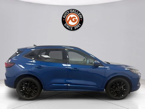 Used 2023 Ford Escape ST-Line Elite AWD/4WD image 2