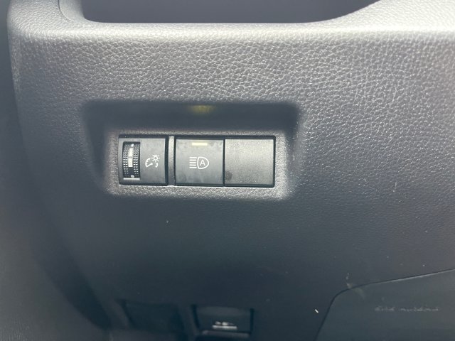Used 2025 Toyota RAV4 XLE AWD/4WD image 24