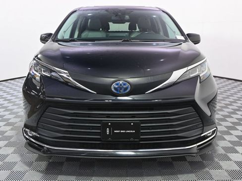 Used 2021 Toyota Sienna XLE w/ XLE Plus Package AWD/4WD image 10