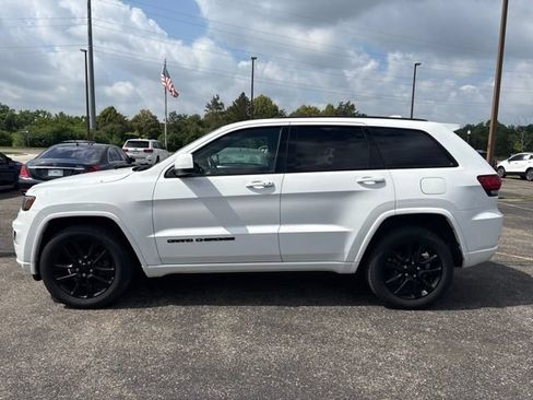 Used 2018 Jeep Grand Cherokee Altitude AWD/4WD image 2