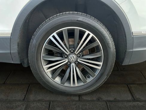 Used 2018 Volkswagen Tiguan SEL w/ 3rd Row Seat Package image 16