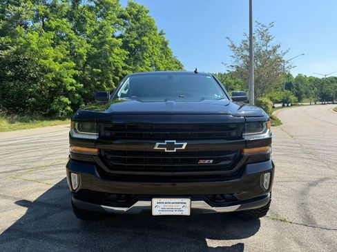 Used 2017 Chevrolet Silverado 1500 LT w/ LPO, Black Pack AWD/4WD image 9