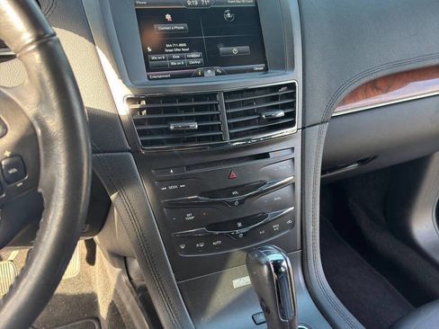 Used 2014 Lincoln MKT AWD image 22
