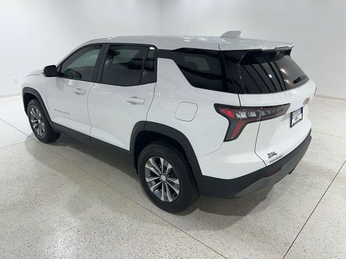 New 2026 Chevrolet Equinox LT w/ Convenience Package II FWD image 3