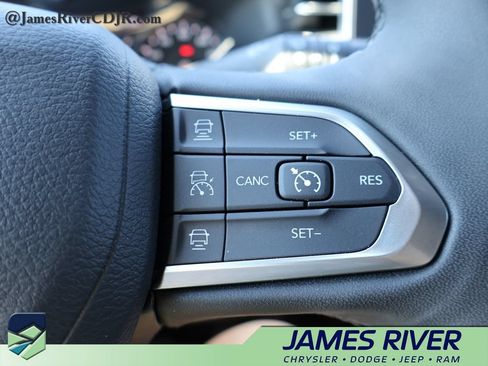 Used 2025 Jeep Compass Limited AWD/4WD image 27