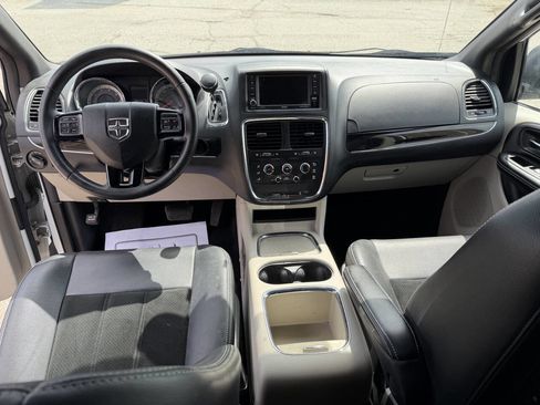 Used 2017 Dodge Grand Caravan SXT w/ Rear Park Assist Package image 8