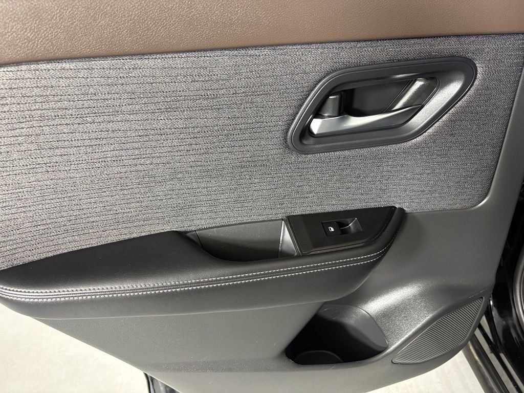 Used 2023 Nissan Rogue SV FWD image 35