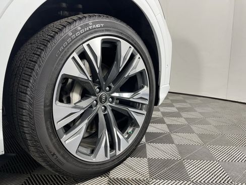 Used 2025 Audi Q8 Premium Plus w/ Premium Plus Package image 12