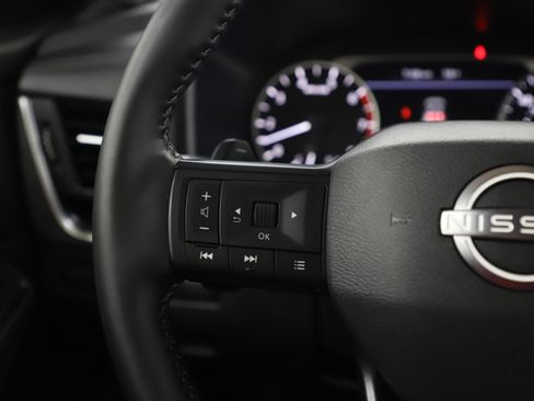 Used 2025 Nissan Rogue SV image 27