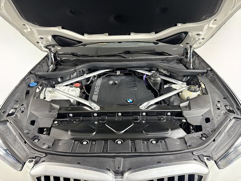 Used 2024 BMW X5 xDrive40i w/ Parking Assistance Package AWD/4WD image 39