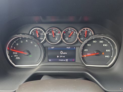 Used 2021 Chevrolet Suburban LT image 19