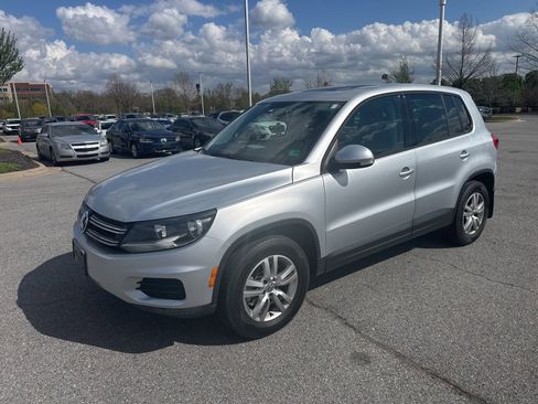 Used 2013 Volkswagen Tiguan S image 1