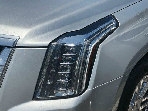 Used 2020 Cadillac Escalade 4WD image 6
