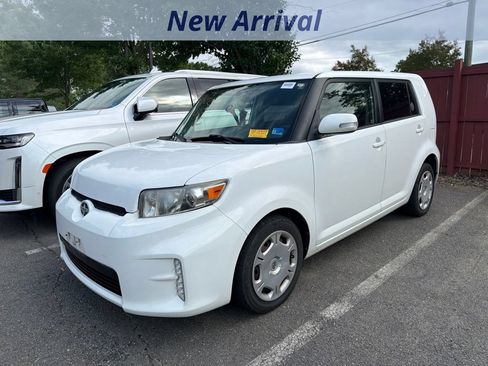 Used 2013 Scion xB FWD image 1