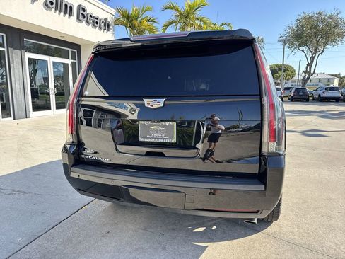 Used 2019 Cadillac Escalade Platinum w/ Escalade Sport Edition AWD/4WD image 25