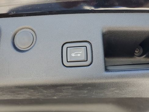 Used 2022 Chevrolet Equinox RS w/ RS Leather Package image 13