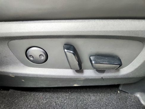 Used 2025 INFINITI QX60 Pure image 40