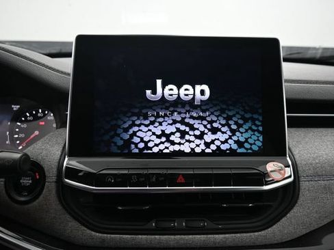 Used 2024 Jeep Compass Latitude AWD/4WD image 19