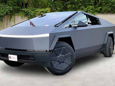 Used 2024 Tesla Cybertruck AWD Crew Cab image 3