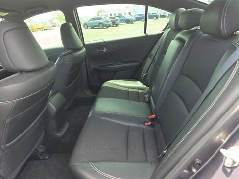 Used 2017 Honda Accord Sport image 10