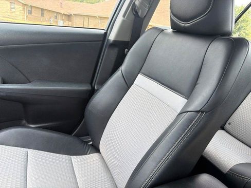 Used 2012 Toyota Camry SE FWD image 19