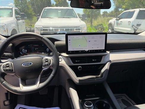 Used 2025 Ford Explorer Active w/ Active Comfort Package AWD/4WD image 11