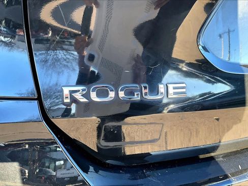 Used 2017 Nissan Rogue S image 28