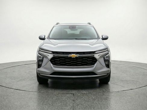 Used 2025 Chevrolet Trax LT w/ LT Convenience Package FWD image 2