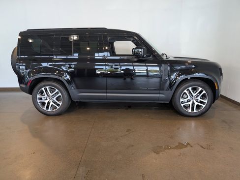 New 2025 Land Rover Defender 110 S image 6