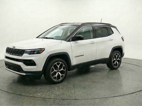 Used 2025 Jeep Compass Limited image 3