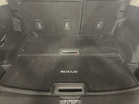 Used 2022 Nissan Rogue SL w/ SL Premium Package image 13