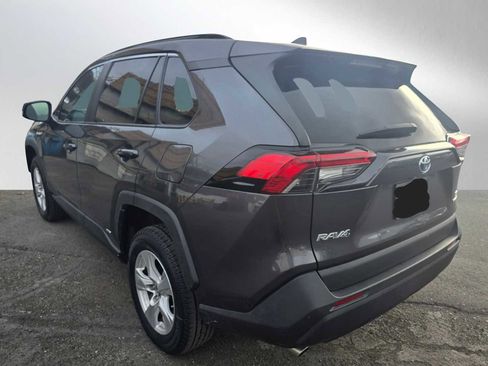 Used 2021 Toyota RAV4 LE image 5
