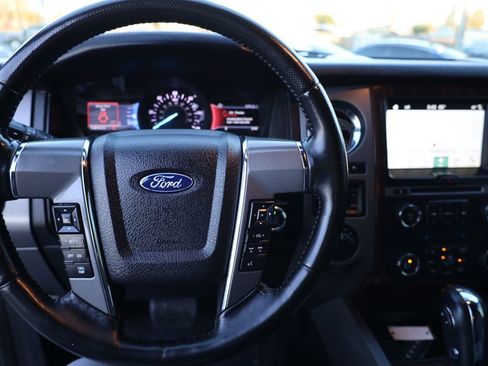 Used 2017 Ford Expedition Platinum image 28