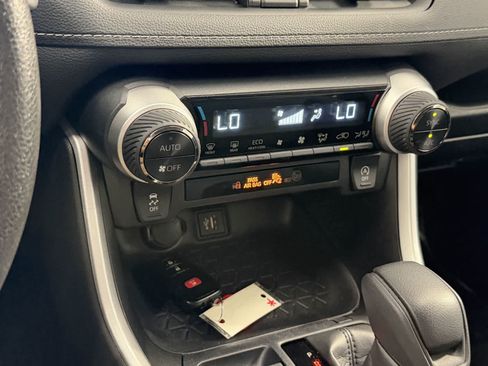 Used 2025 Toyota RAV4 XLE AWD/4WD image 21